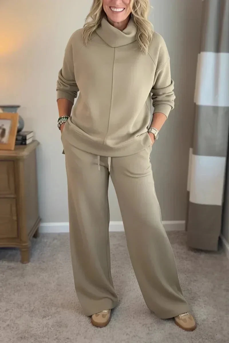 Grace™ - Comfortable set with a turtleneck